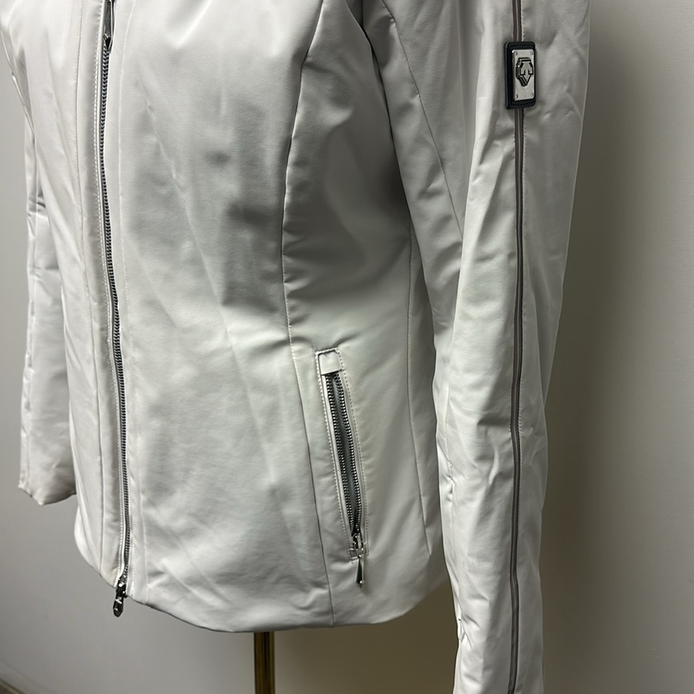 Women’s Ski Descente Jacket in White - Picture 4 of 15